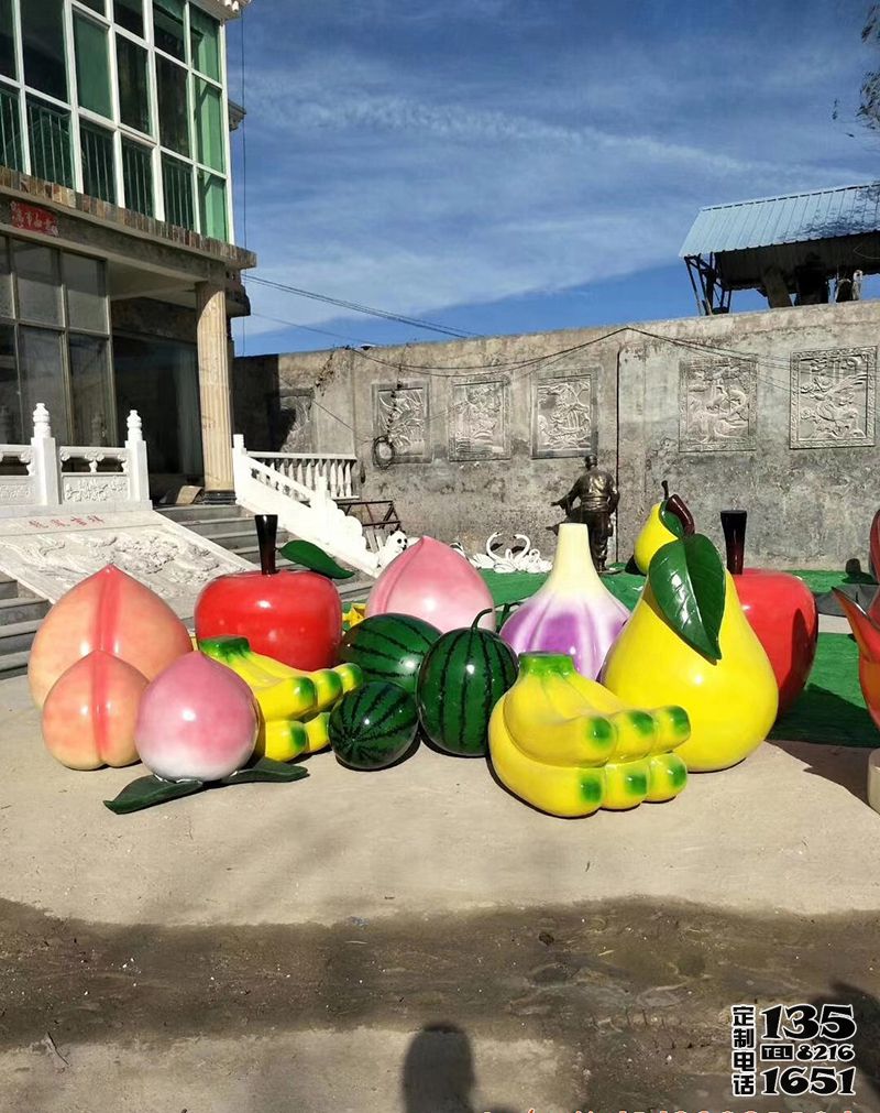 農(nóng)場卡通玻璃鋼彩繪各種水果雕塑 農(nóng)場卡通玻璃鋼彩繪各種水果雕塑