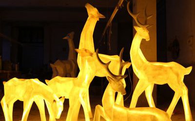 城市廣場夜晚照明創意玻璃鋼梅花鹿雕塑