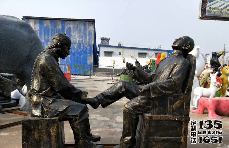 景區街道給人修腳民俗生活場景玻璃鋼仿銅人物雕塑 景區街道給人修腳民俗生活場景玻璃鋼仿銅人物雕塑