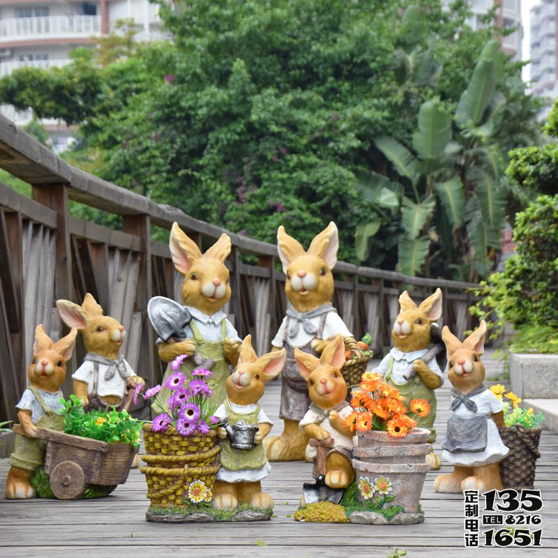 城市街道玻璃鋼彩繪仿真動物兔子雕塑 城市街道玻璃鋼彩繪仿真動物兔子雕塑