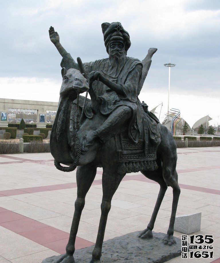 公園廣場玻璃鋼仿銅人物騎著駱駝雕塑 公園廣場玻璃鋼仿銅人物騎著駱駝雕塑