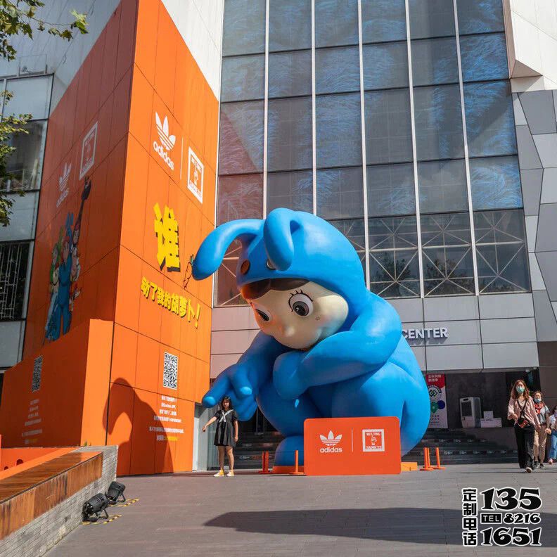 街道創(chuàng)意玻璃鋼彩繪卡通人物景觀雕塑 街道創(chuàng)意玻璃鋼彩繪卡通人物景觀雕塑