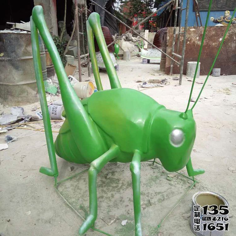 公園擺放的玻璃鋼噴漆創意 蚱蜢雕塑 公園擺放的玻璃鋼噴漆創意 蚱蜢雕塑