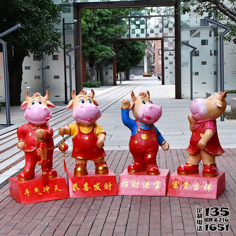 商場擺放四個喜慶招財?shù)牟Ａт摽ㄍㄅ５袼? title=