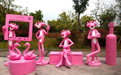 公園卡通創意個性玻璃鋼粉紅豹雕塑