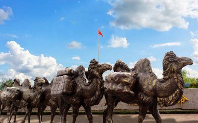 城市廣場(chǎng)玻璃鋼仿銅大型動(dòng)物景觀駱駝雕塑