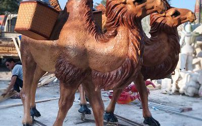 城市廣場(chǎng)玻璃鋼仿真動(dòng)物戶(hù)外景觀大型駱駝雕塑