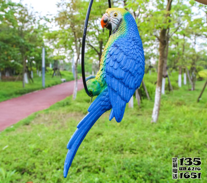 公園仿真玻璃鋼藍(lán)色鸚鵡雕塑
